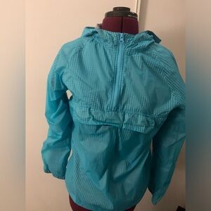 EUC cat & jack turquoise windbreaker w/black and white checkered inside, size XL